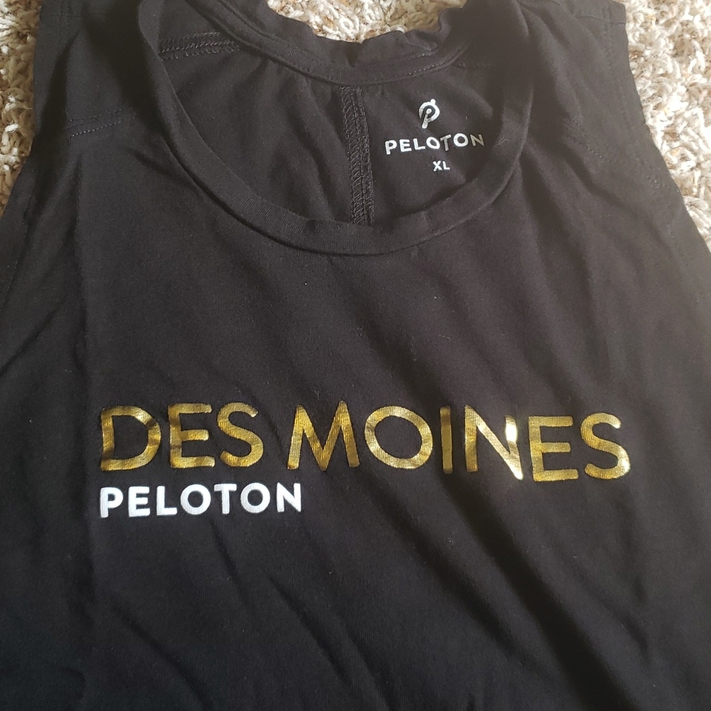 Des Moines Black Peloton tank - Picture 3 of 3